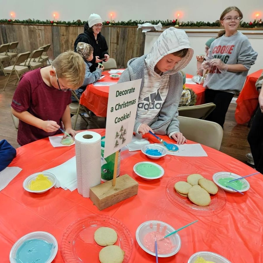 children decorating Christmas cookies