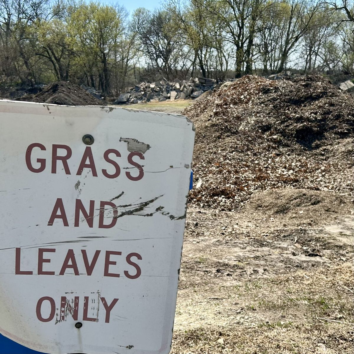 sign marking where to dump leaves and grass