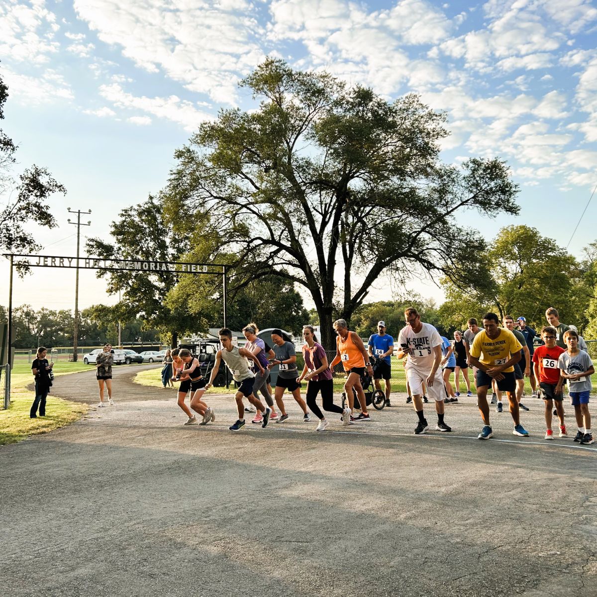 runners at starting line