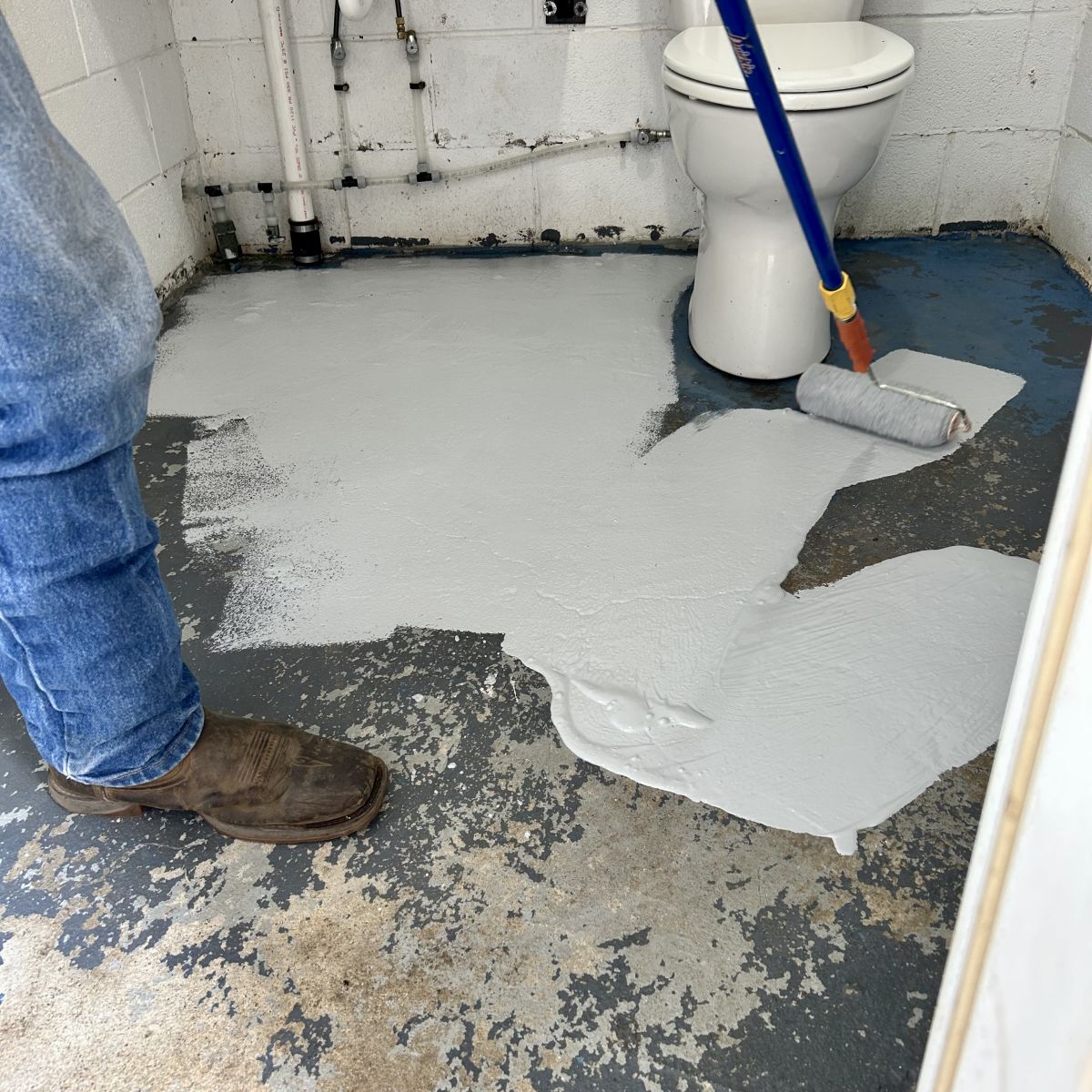 painting the floor with garage floor paint